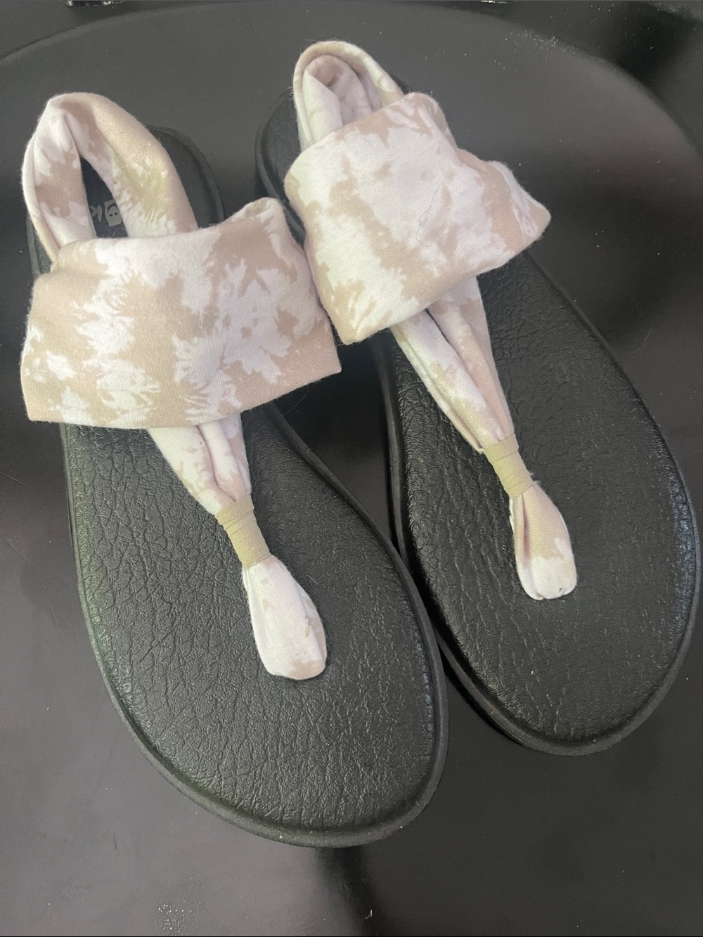 Sanuk Yoga Mat Sandals 8 EUC tan white tie dye